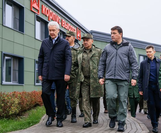 Проверка губернатором Подмосковья условий размещения мобилизованных в парке «Патриот»