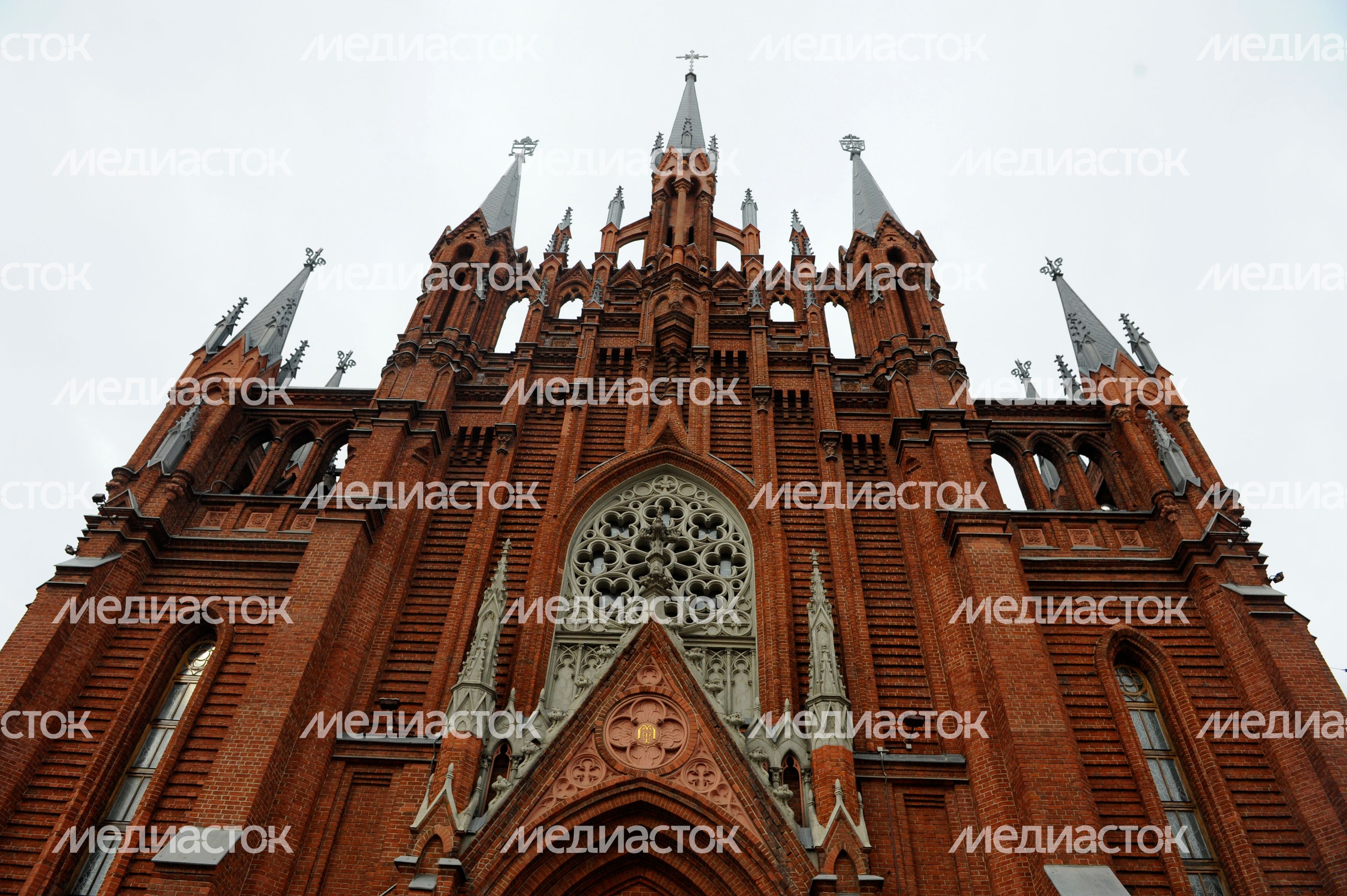 Празднование католической Пасхи в кафедральном соборе в Москве Празднование католической Пасхи в кафедральном соборе в Москве