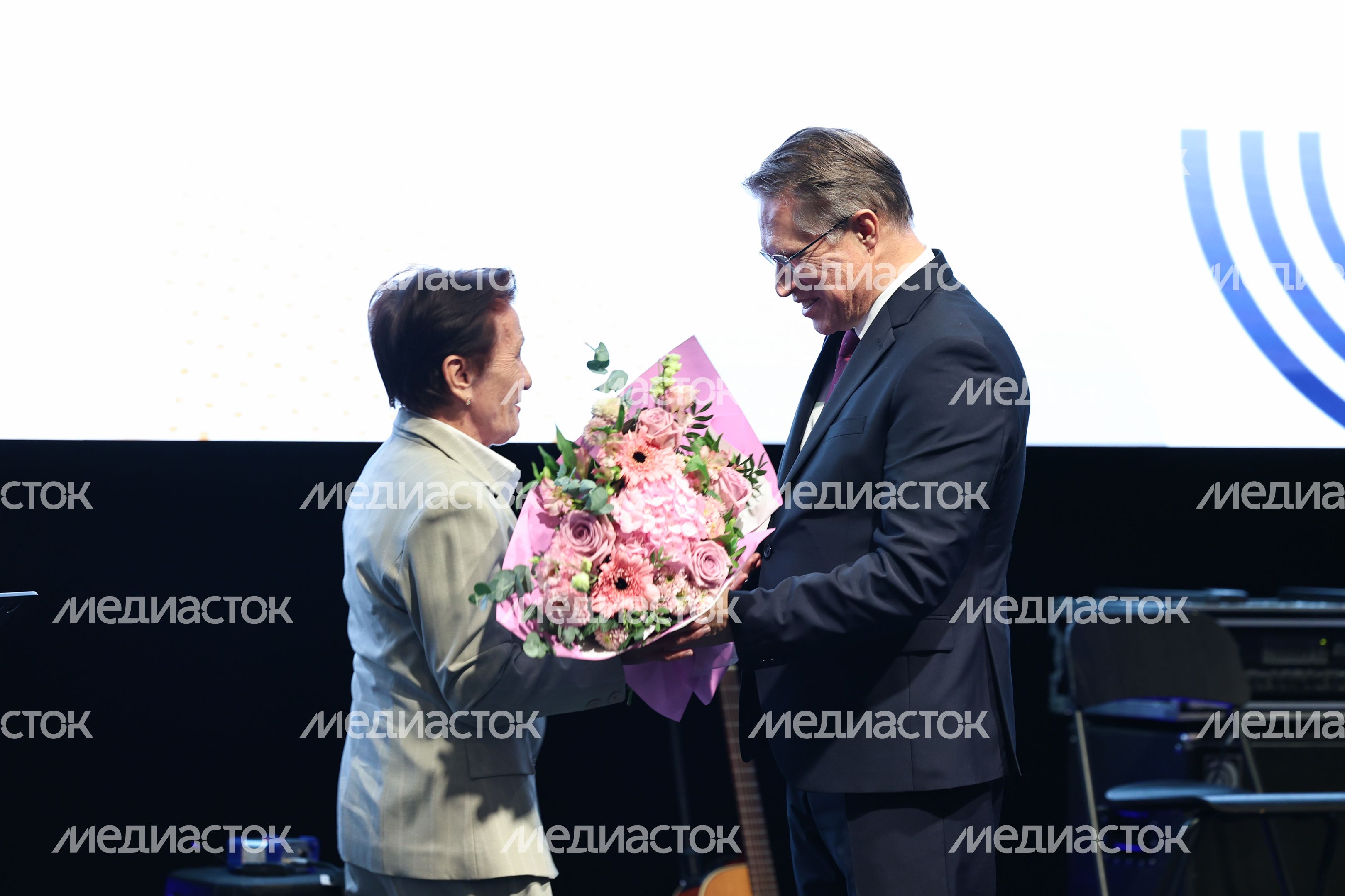 Михаил Мурашко поздравил коллектив МОНИКИ с юбилеем Михаил Мурашко поздравил коллектив МОНИКИ с юбилеем