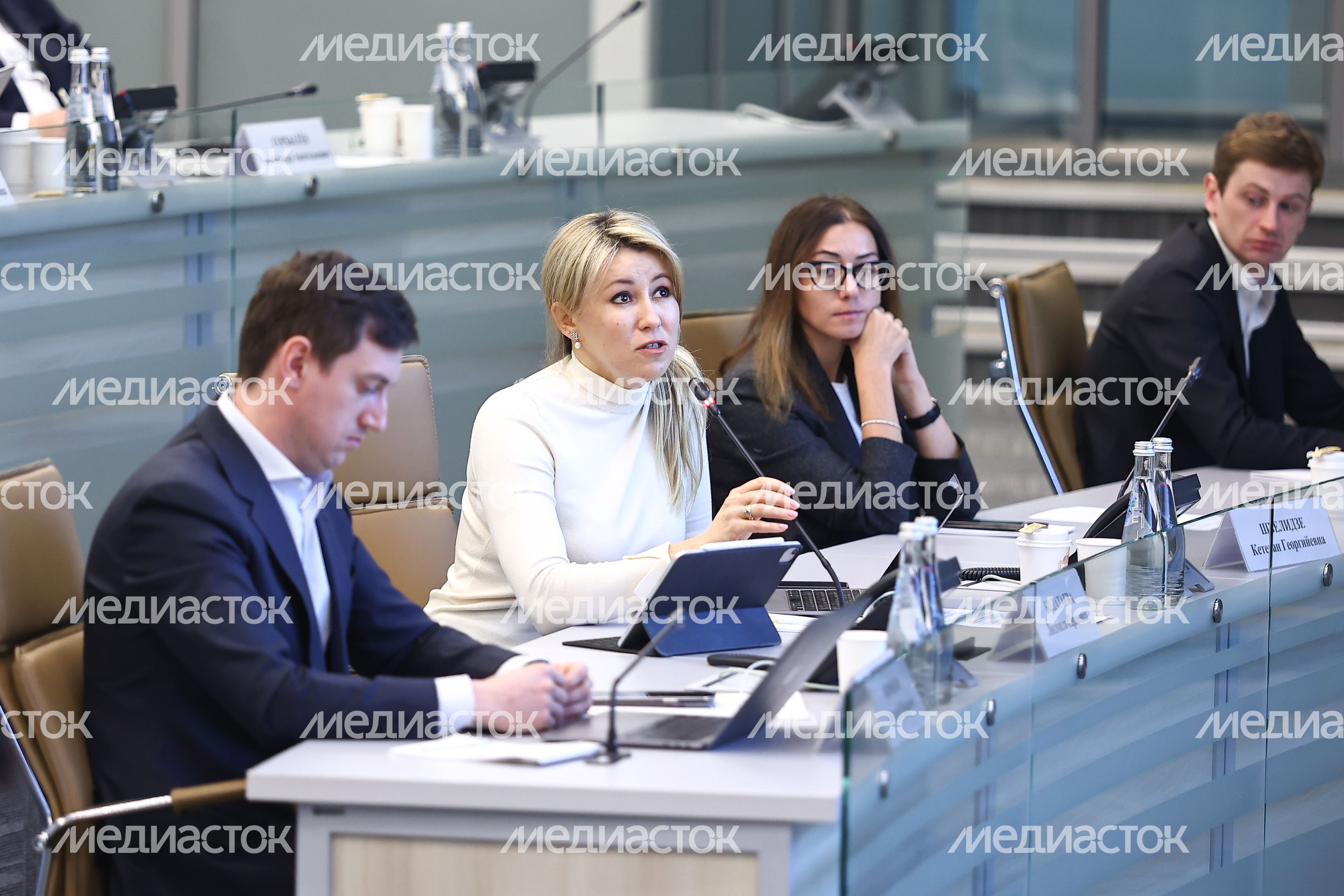 Людмила Болатаева на еженедельном совещании в Доме правительства Московской области Людмила Болатаева на еженедельном совещании в Доме правительства Московской области