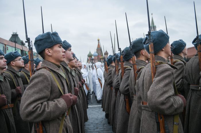 Торжественный марш в честь парада 1941 года на Красной площади в Москве