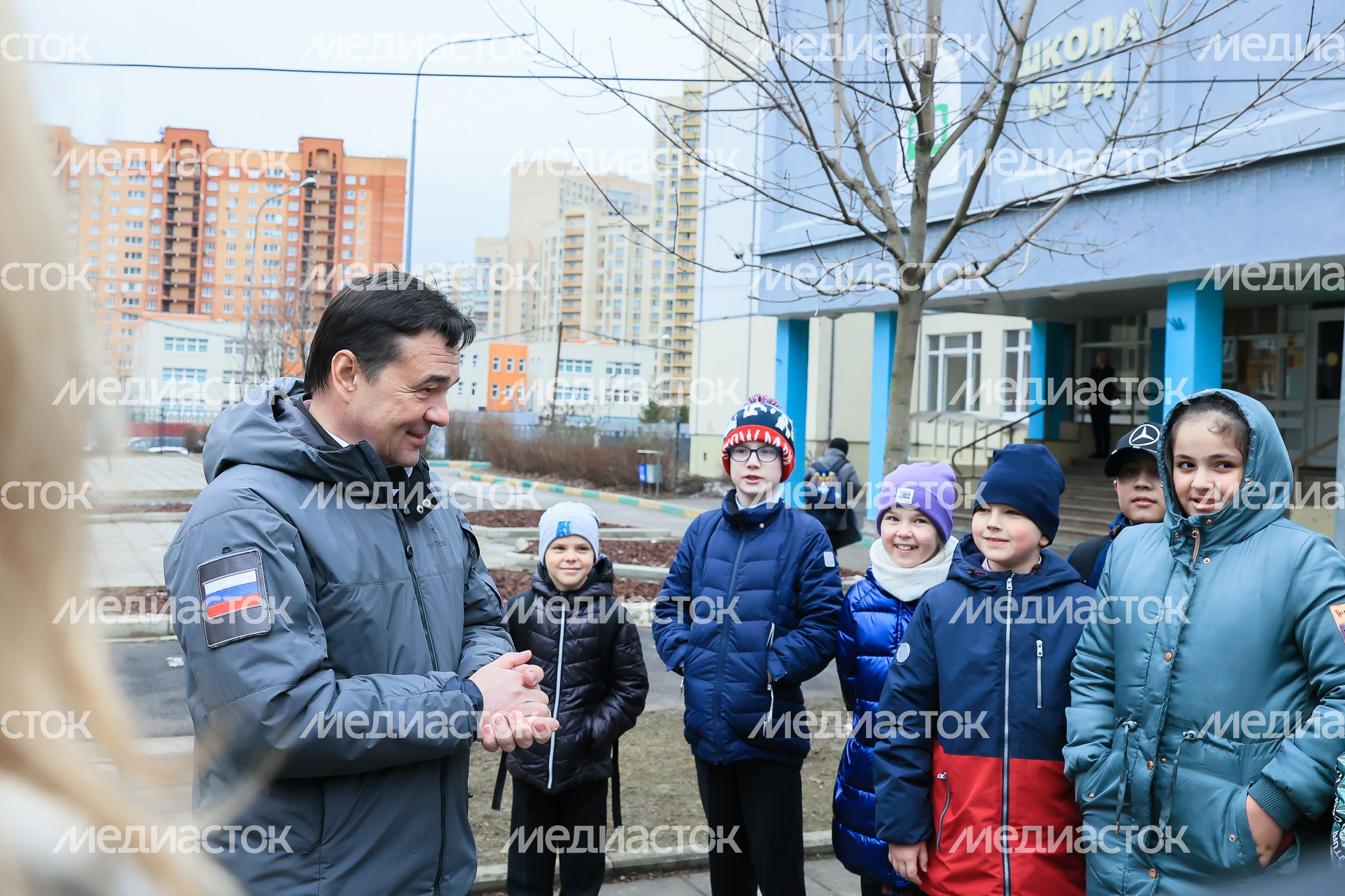 Проверка хода строительства пристройки к школе №14 в Долгопрудном Губернатором Подмосковья