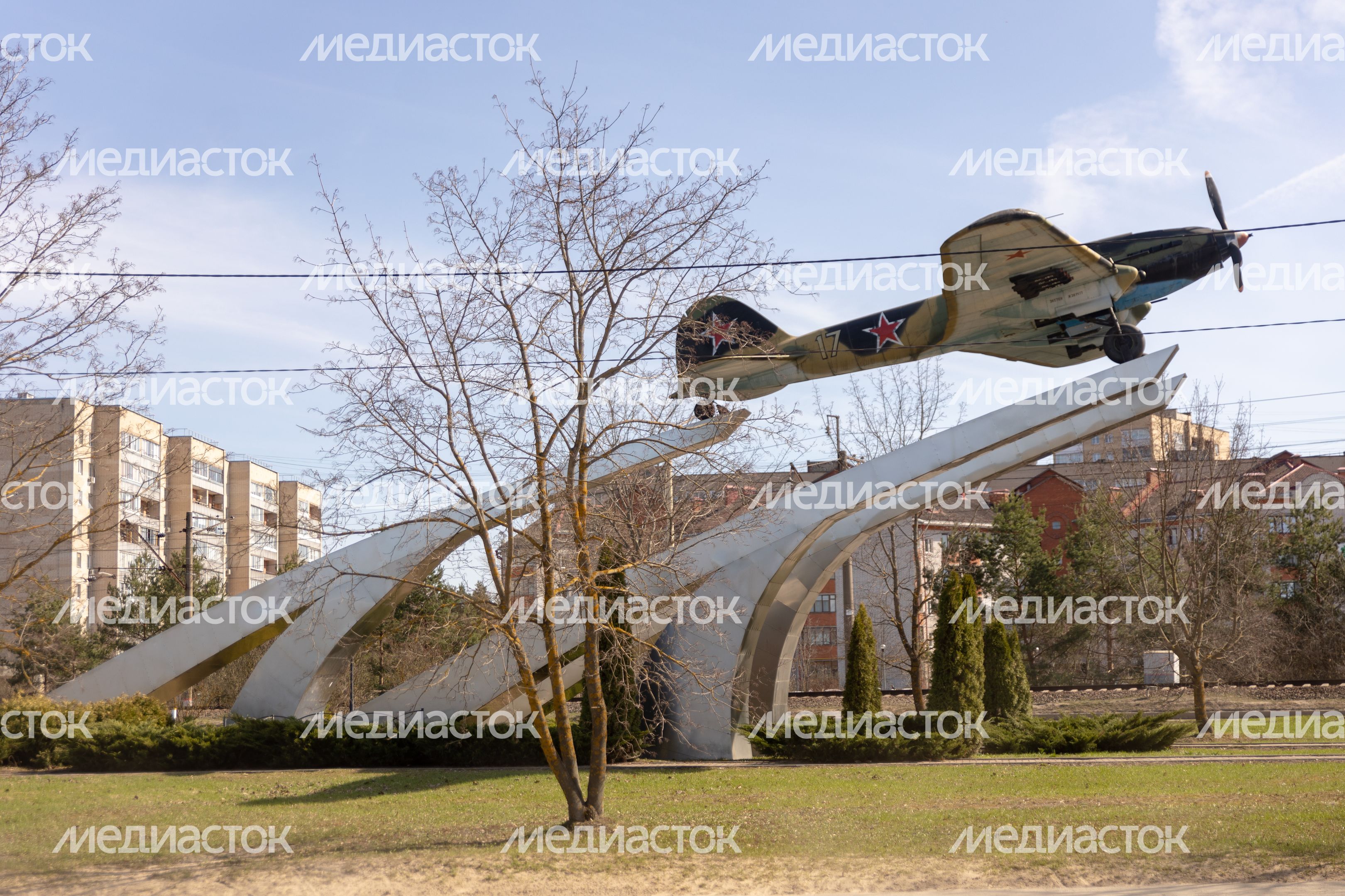 Памятник самолету Ил-2 Памятник самолету Ил-2