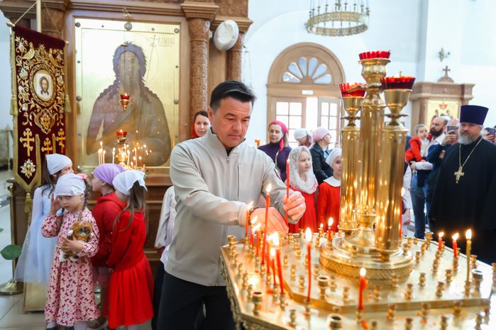 Андрей Воробьев поздравил со Светлой Пасхой прихожан храма Рождества Иоанна Предтечи