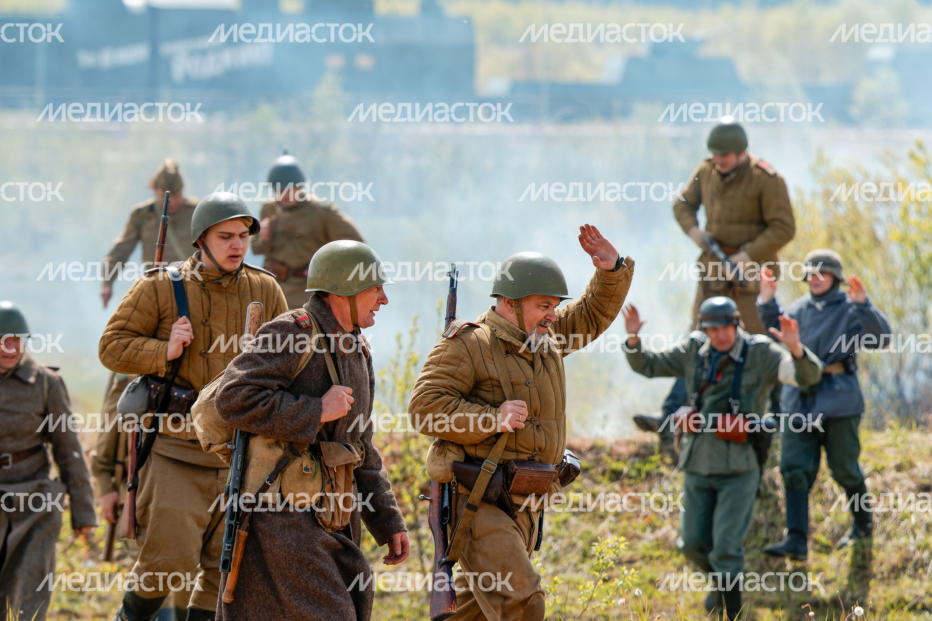 Военно-историческая реконструкция боя Великой Отечественной войны с техникой и авиацией в парке «Патриот» Одинцовского округа Военно-историческая реконструкция боя Великой Отечественной войны с техникой и авиацией в парке «Патриот» Одинцовского округа