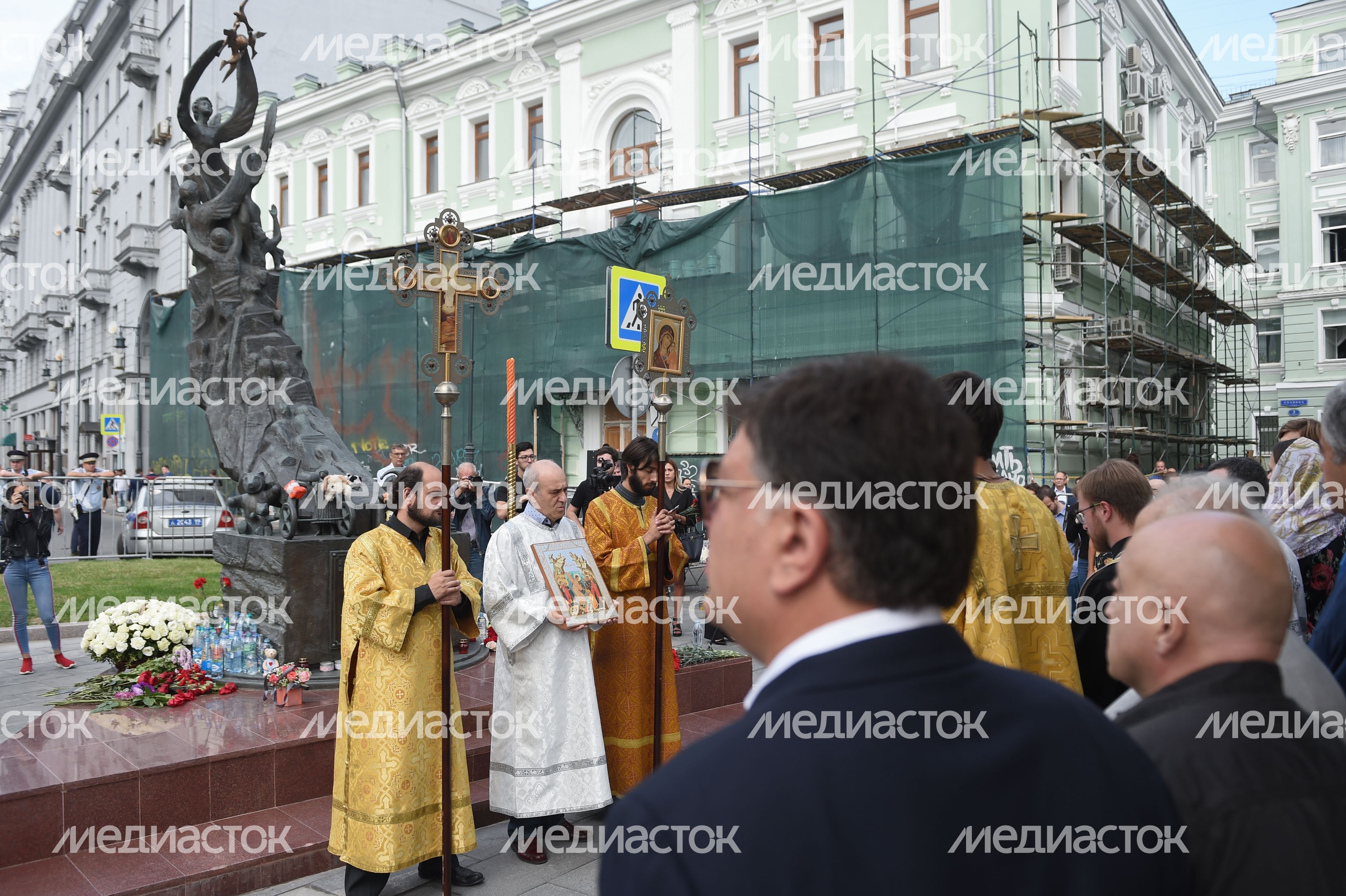 Митинг «Без слов» в память о жертвах трагедии в Беслане прошел в Москве Митинг «Без слов» в память о жертвах трагедии в Беслане прошел в Москве