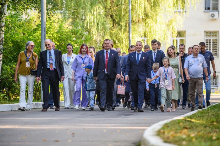 Торжественные проводы основного и дублирующего экипажей космонавтов МКС-72 на Байконур в Звездном городке