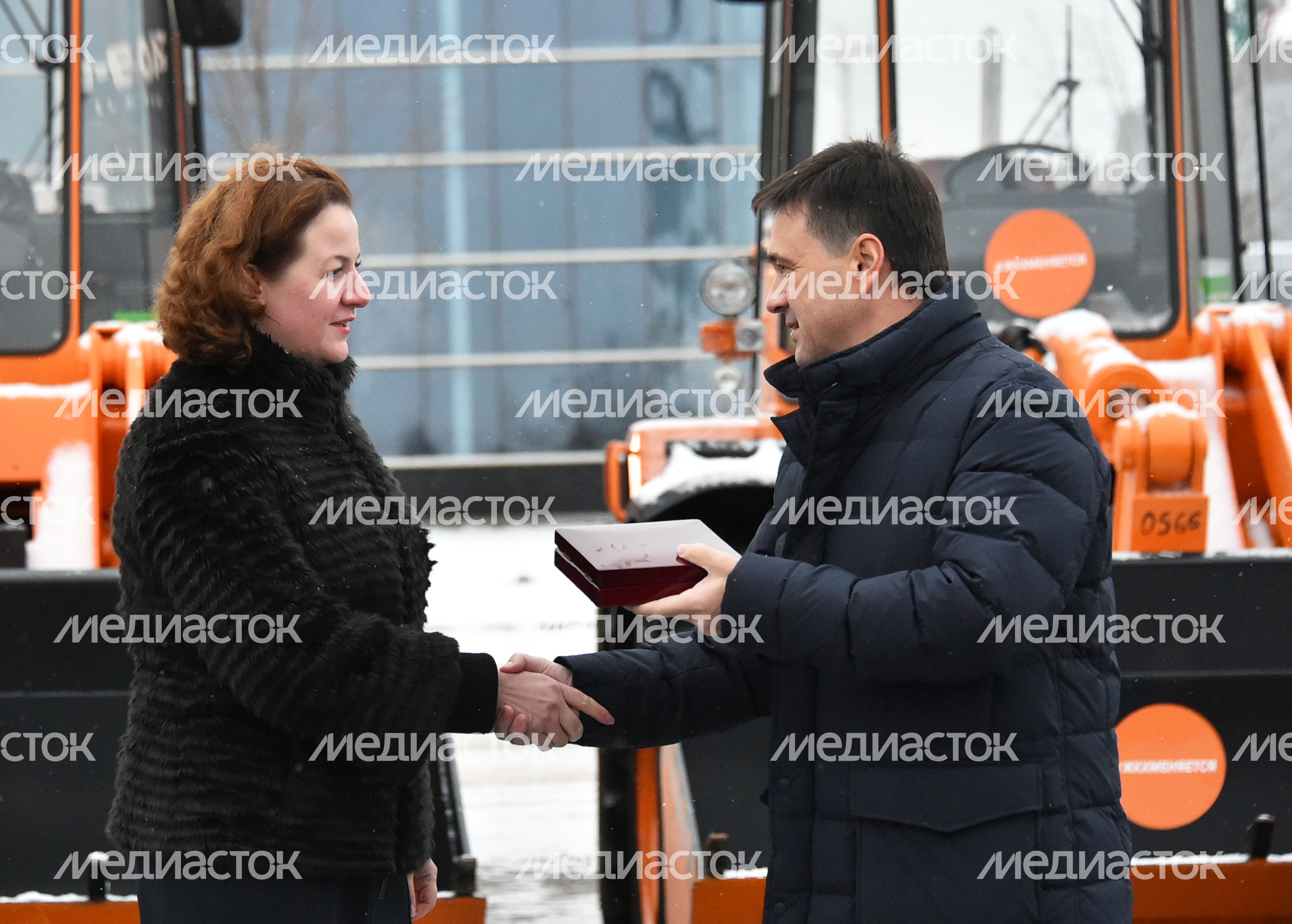 Губернатор МО вручил ключи от спецтехники