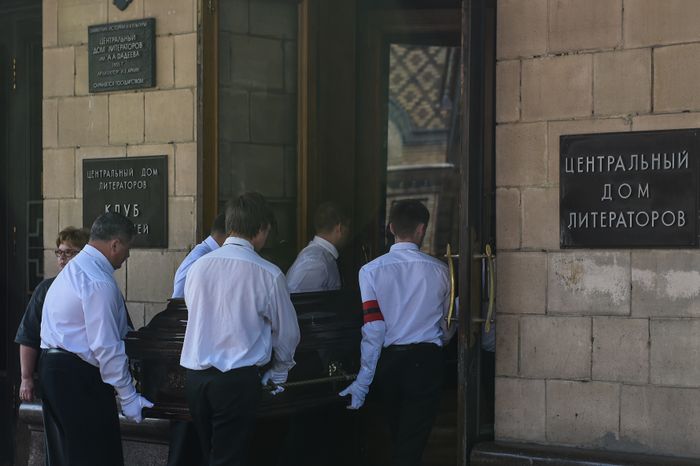 Церемония прощания с писателем Владимиром Войновичем в Москве