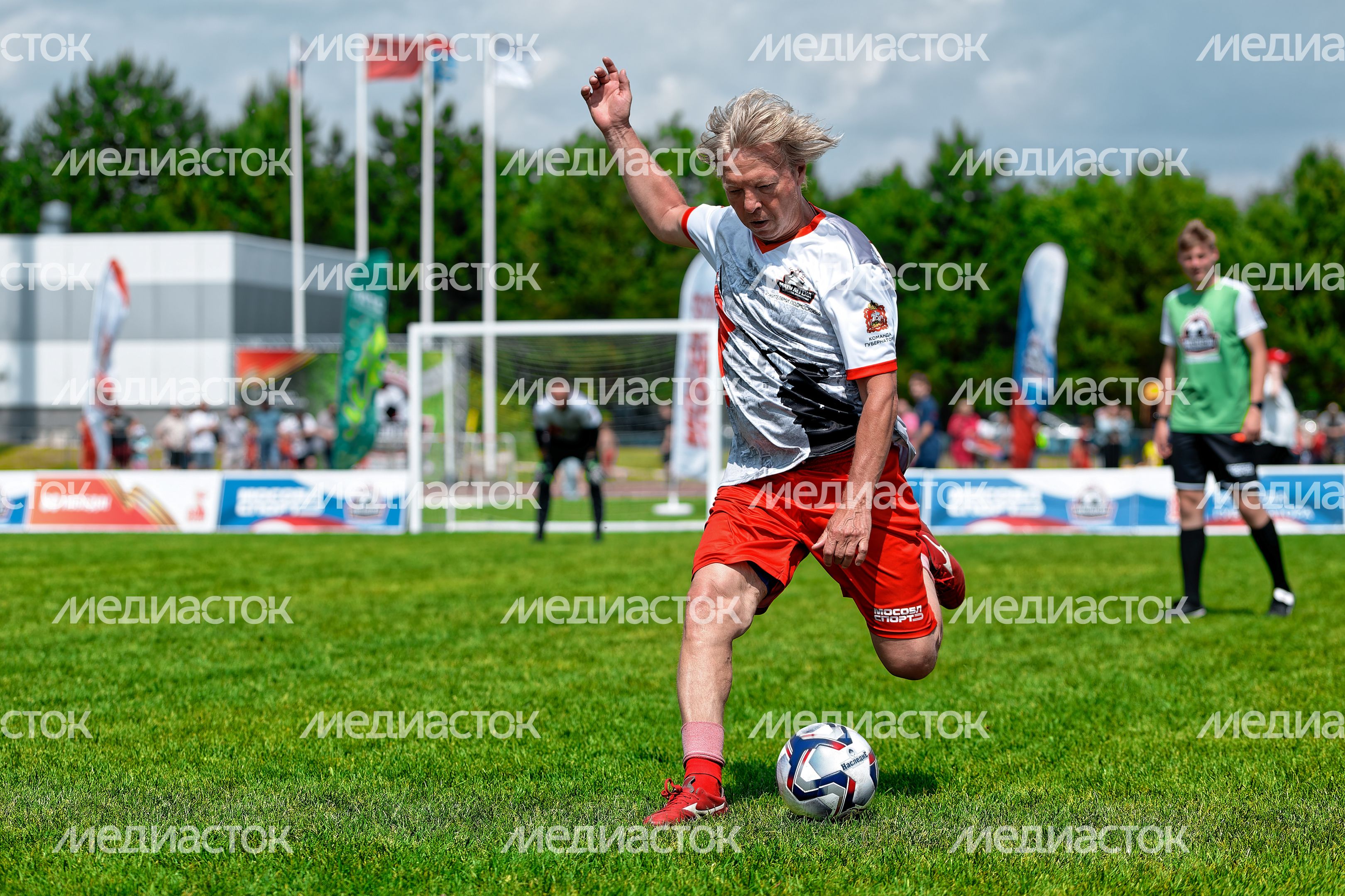 Василий Иванов на матче легенд отечественного футбола со сборной Подольска в проекта «Выходи во двор» Василий Иванов на матче легенд отечественного футбола со сборной Подольска в проекта «Выходи во двор»
