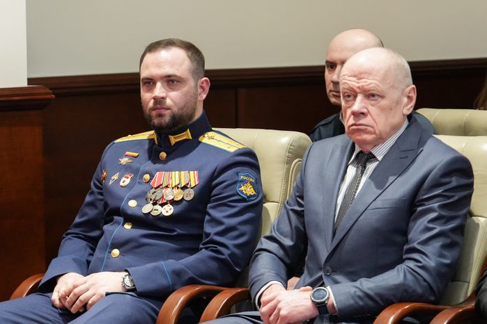Ветеранам и участникам СВО вручили государственные и областные награды