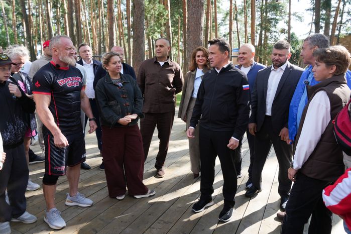 Андрей Воробьев пообщался с тренерами и спортсменами на спортивной базе "Лесная опушка"