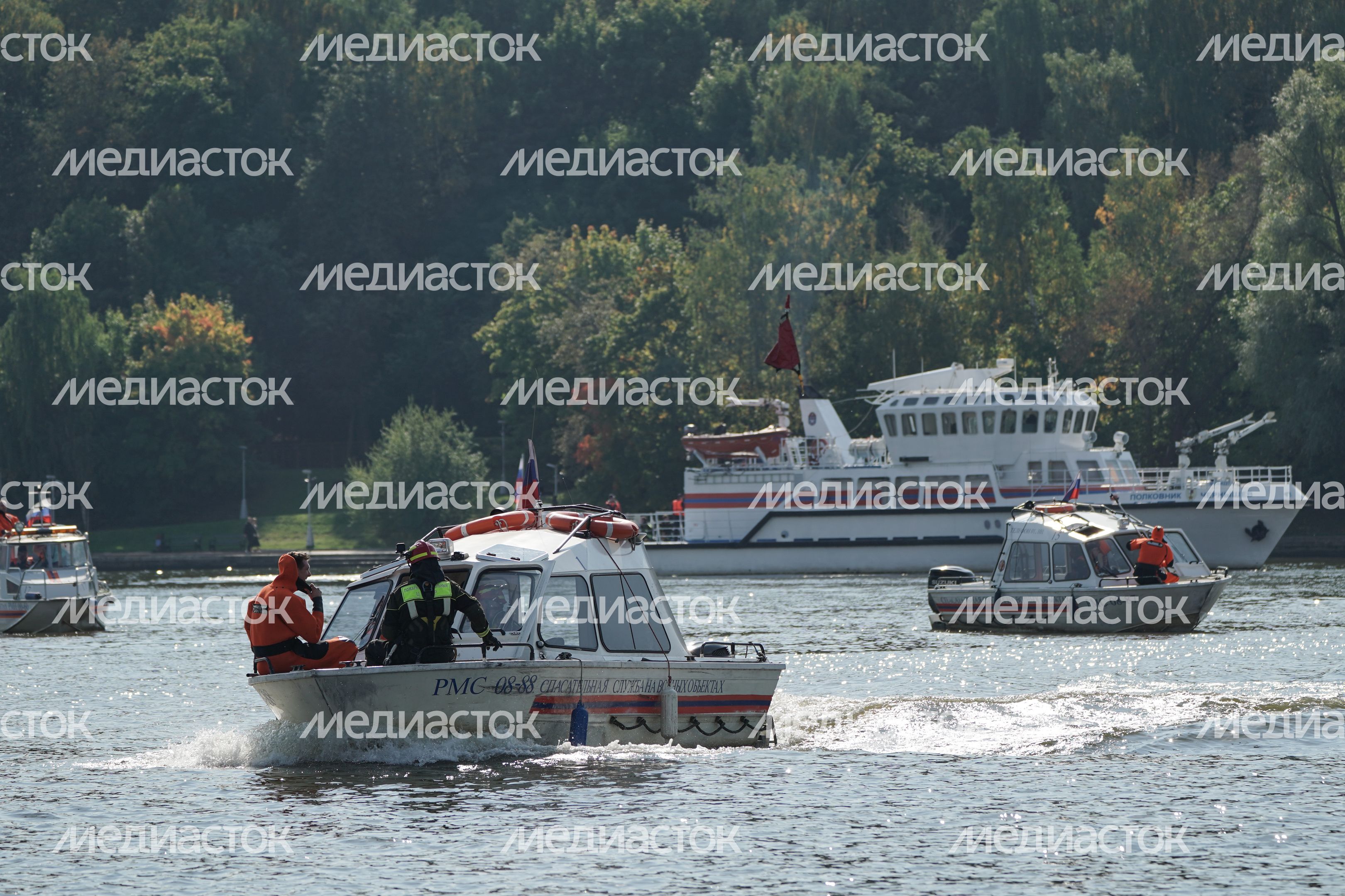 Учения спасателей на канатной дороге на Воробьевых горах
