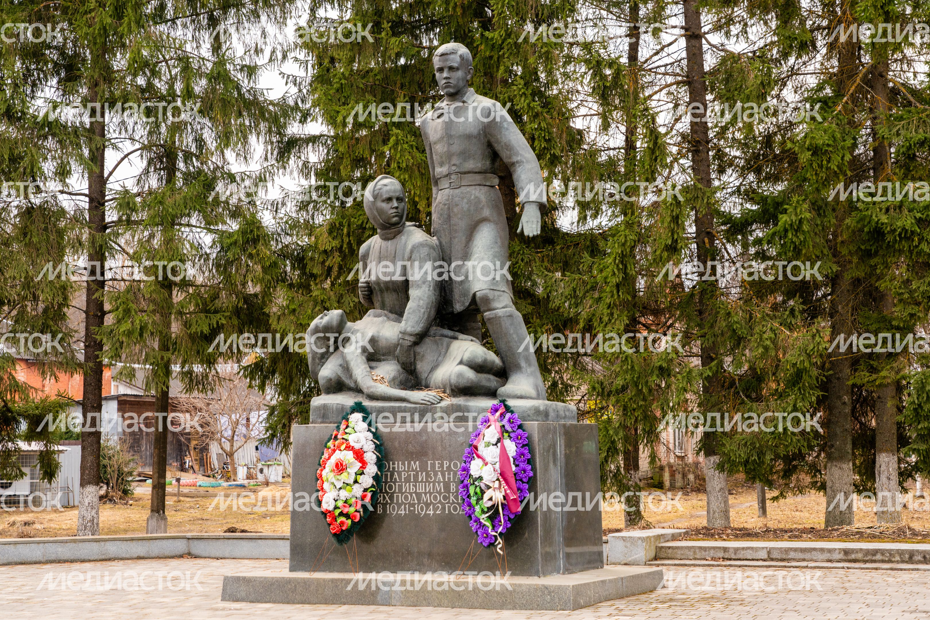 Памятник юным героям-партизанам в селе Осташево Волоколамского округа Памятник юным героям-партизанам в селе Осташево Волоколамского округа
