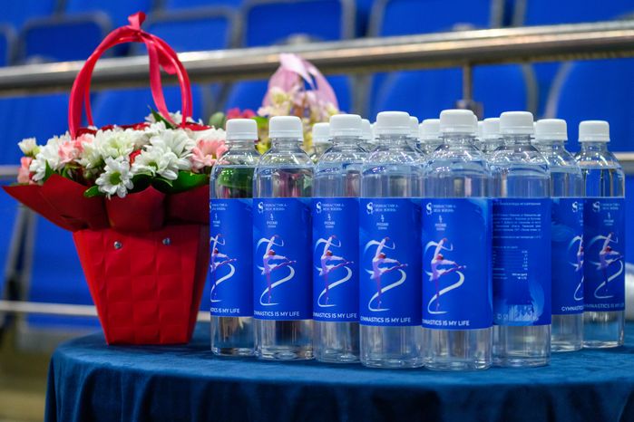 Брендированные бутылки с водой на турнире по художественной гимнастике в Люберцах