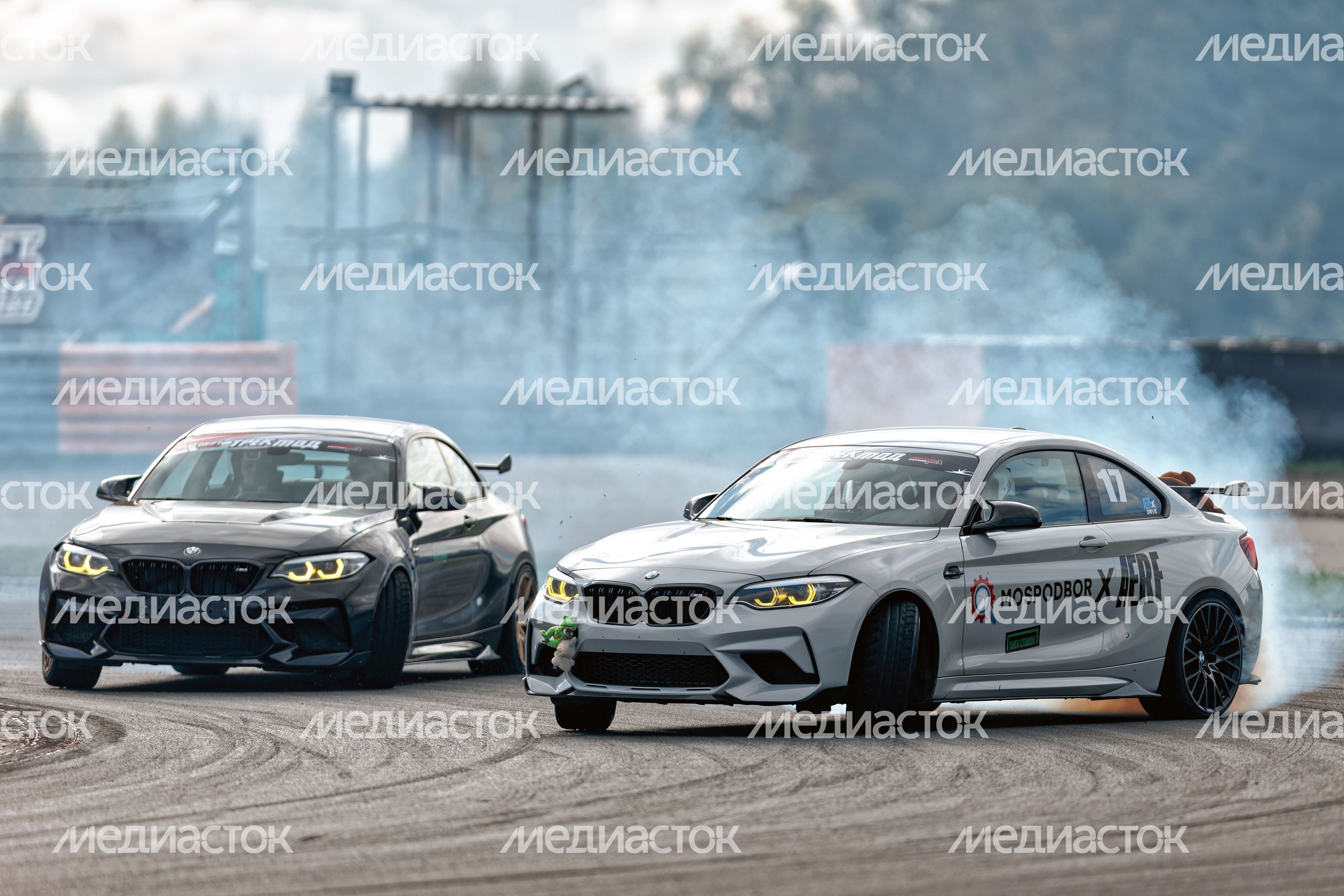 Дрифт-гонка автомобилей по автодрому Moscow Raceway на фестивале «Дрифт Экспо» в Волоколамске Дрифт-гонка автомобилей по автодрому Moscow Raceway на фестивале «Дрифт Экспо» в Волоколамске