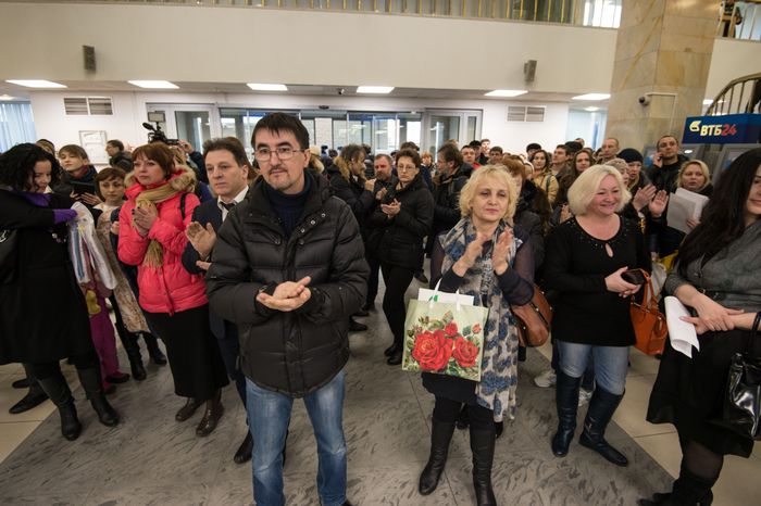 Акция протеста валютных заемщиков в офисе банка ВТБ 24 в Москве