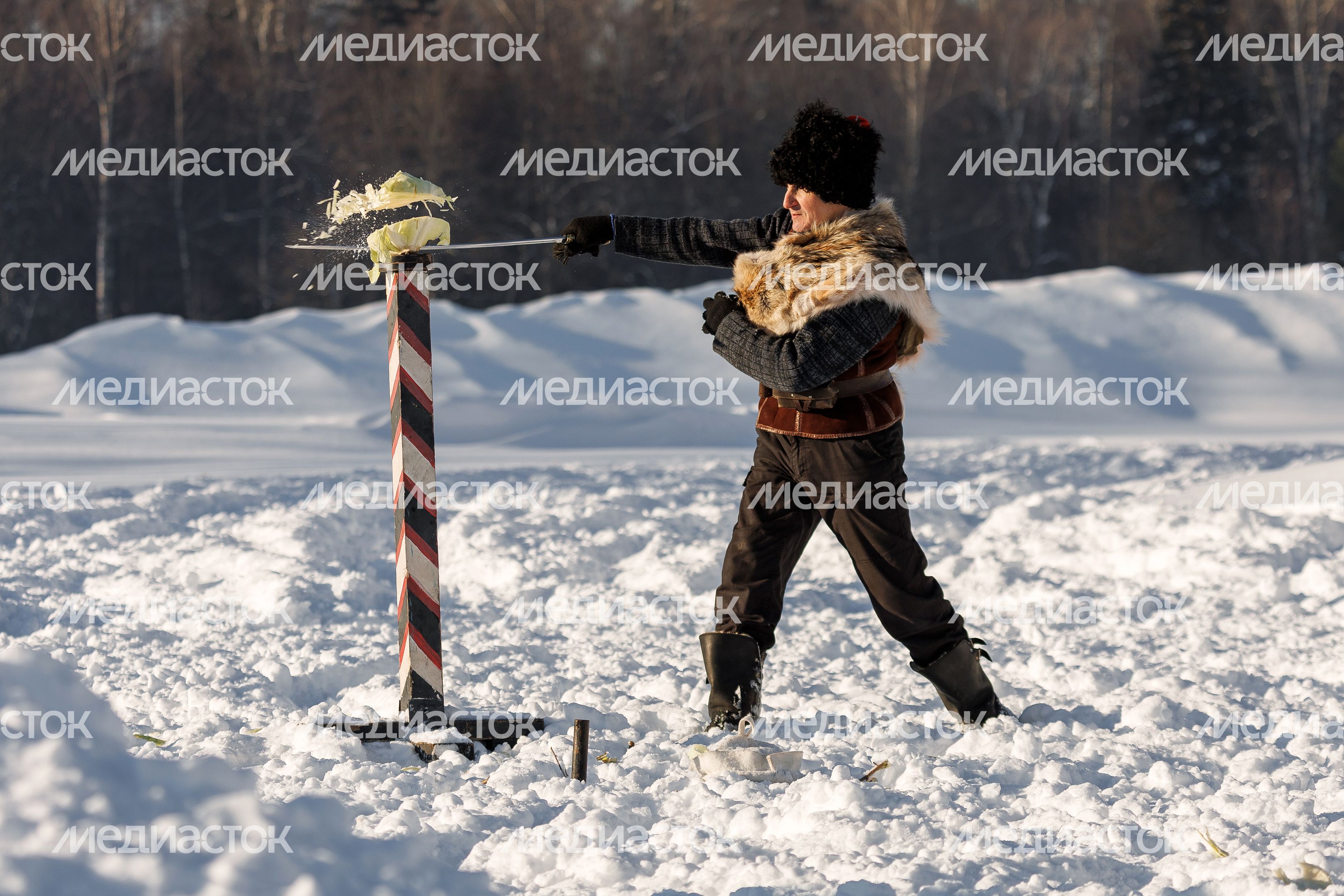 Конное шоу на Главной Масленице в Горках Ленинских Конное шоу на Главной Масленице в Горках Ленинских