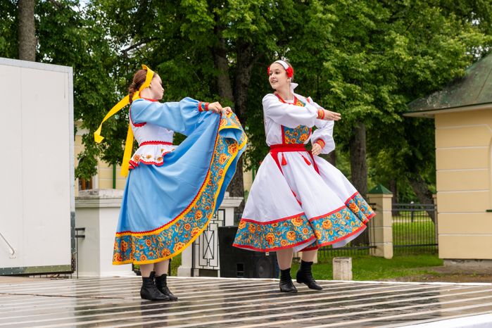 Развлекательная программа для гостей гастрономического фестиваля «Каша из топора на полях Бородина» на Бородинском поле