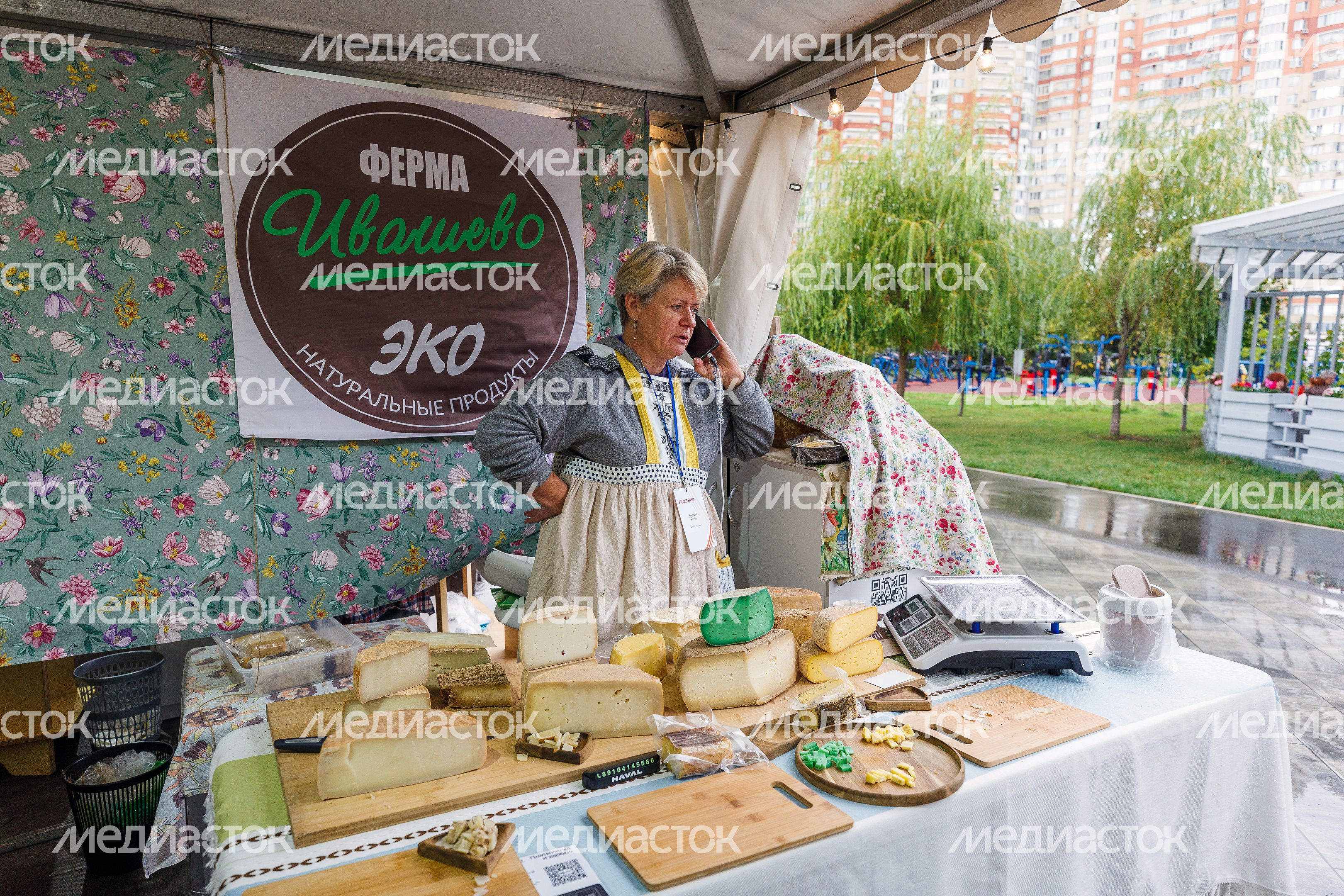 Продукция местных фермеров на ярмарке подмосковных брендов «100% Подмосковье. Встречаем осень» в Красногорске Продукция местных фермеров на ярмарке подмосковных брендов «100% Подмосковье. Встречаем осень» в Красногорске