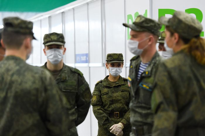 Медицинский центр для больных с коронавирусом, организованный в павильонах Конгрессно-выставочного центра в Кубинке