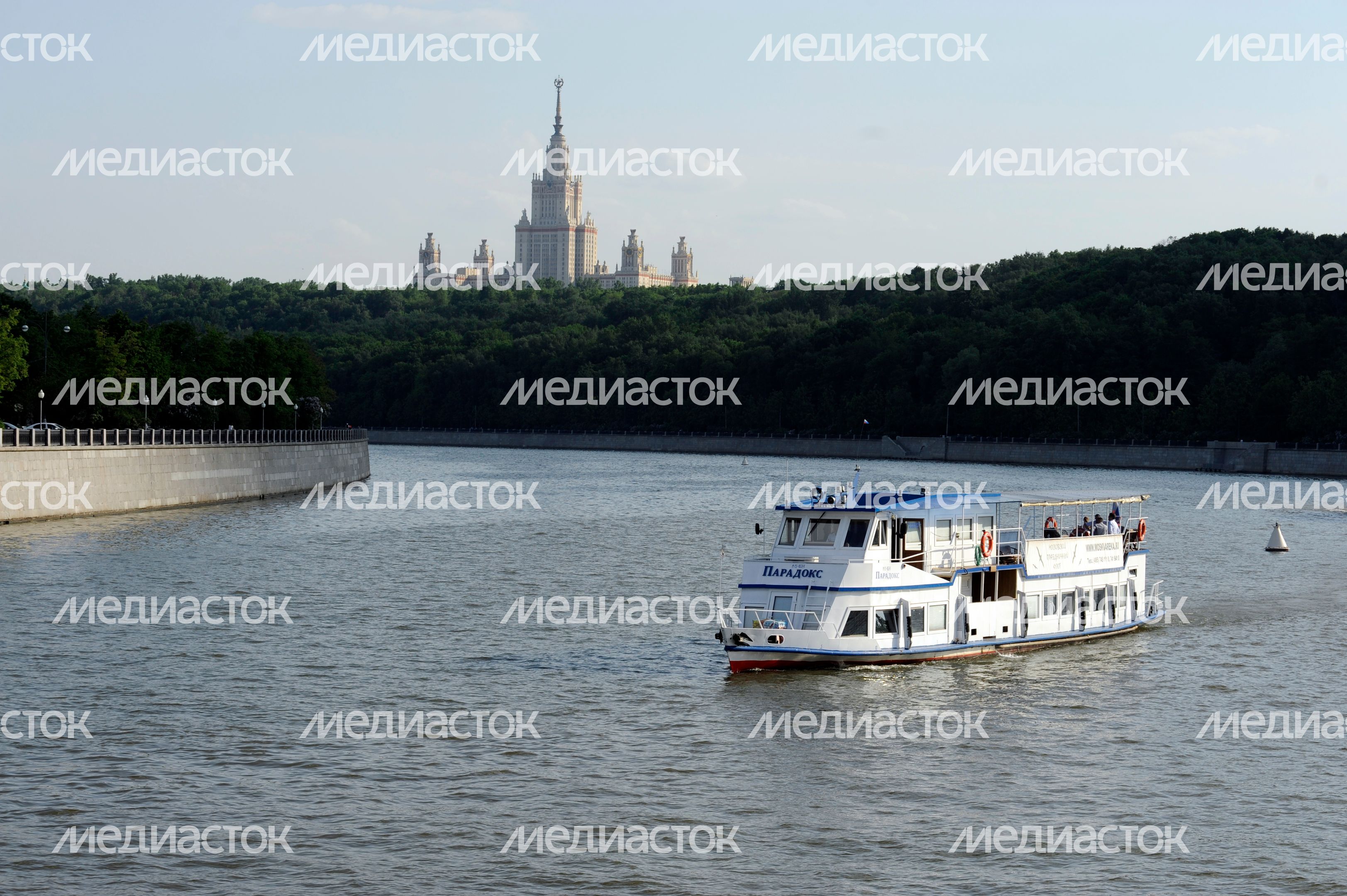 Вид на МГУ им. Ломоносова в Москве Вид на МГУ им. Ломоносова в Москве