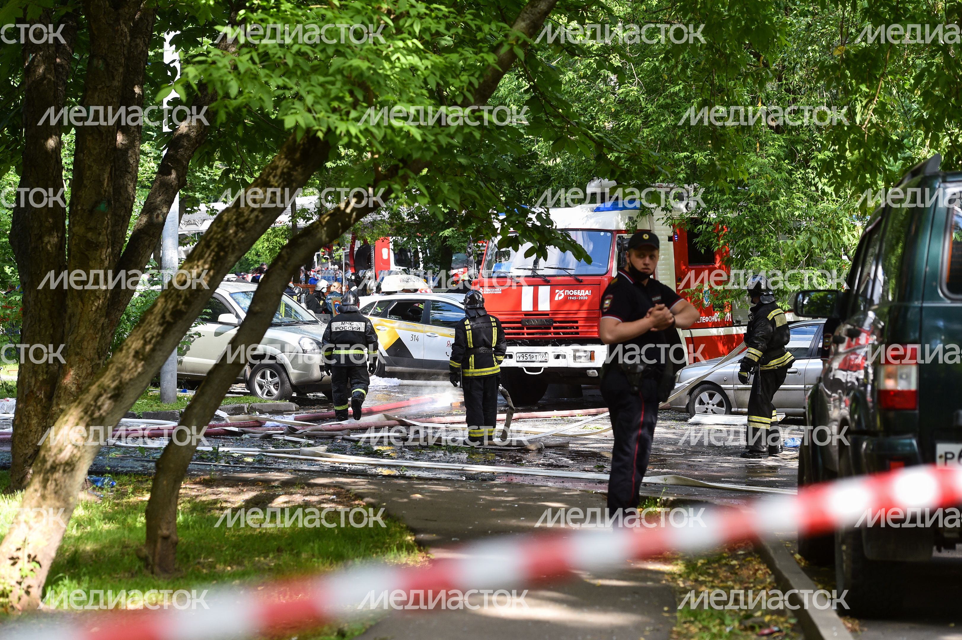 Кадры с места взрыва в доме на улице Проходчиков в Москве