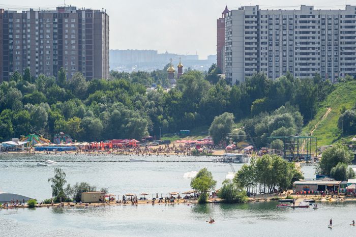 Большой Дзержинский карьер летом