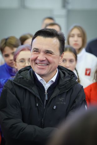 Андрей Воробьев навестил пилотажные группы на авиабазе в Кубинке