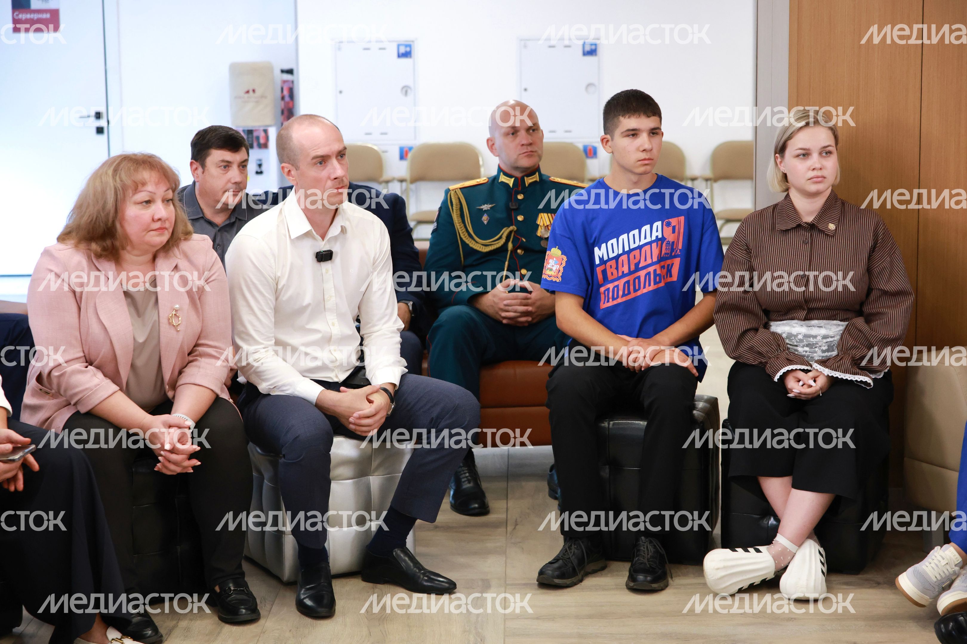 Жители округа Домодедово на встрече с губернатором Андреем Воробьевым в Городском дворце культуры «Мир» Жители округа Домодедово на встрече с губернатором Андреем Воробьевым в Городском дворце культуры «Мир»