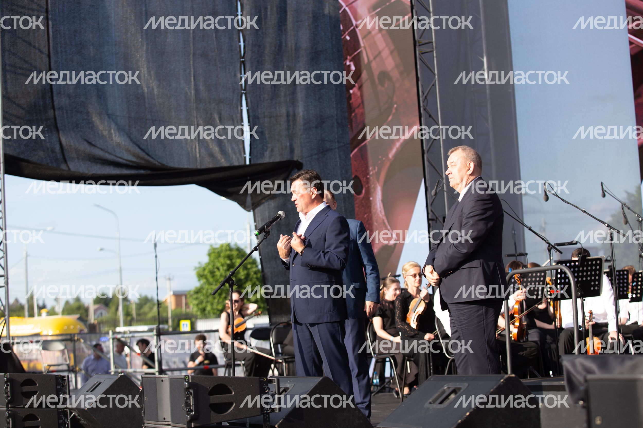 Встреча Губернатора Подмосковья с артистами на фестивале «Лето. Музыка. Музей» Встреча Губернатора Подмосковья с артистами на фестивале «Лето. Музыка. Музей»