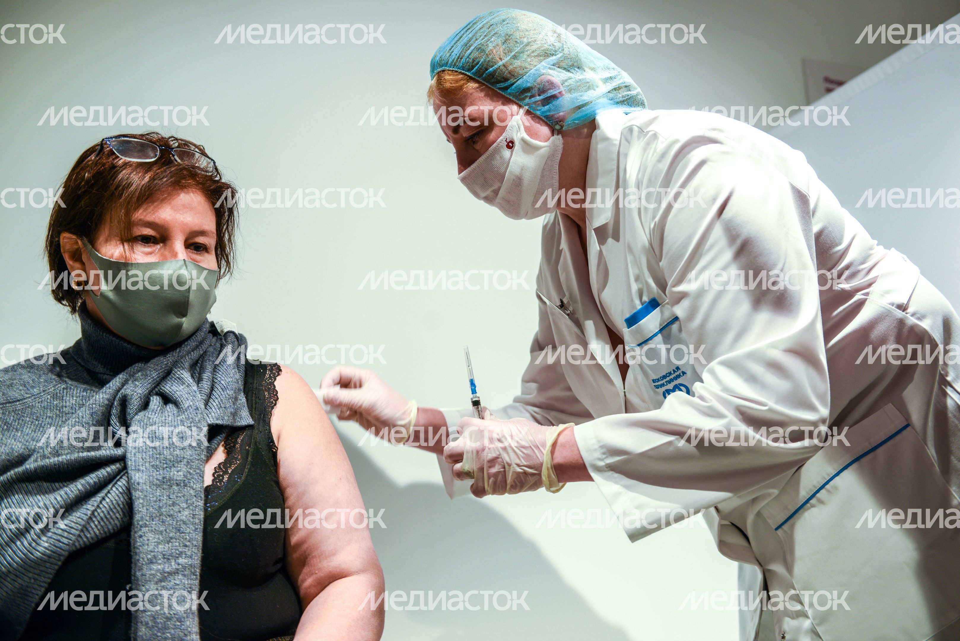 Выездной пункт вакцинации от коронавируса в ГУМе