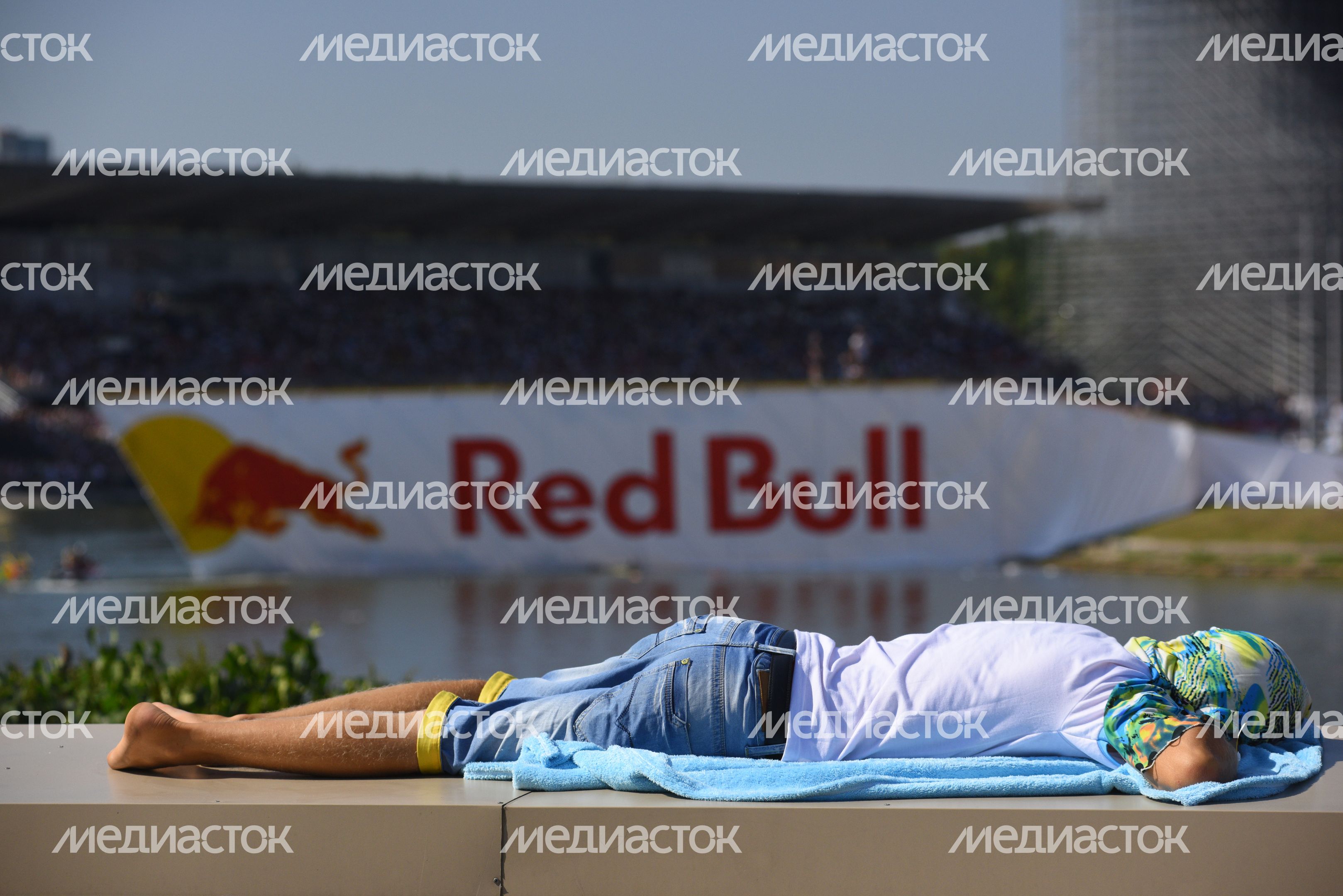 Фестиваль самодельных летательных аппаратов Red Bull Flugtag 2015