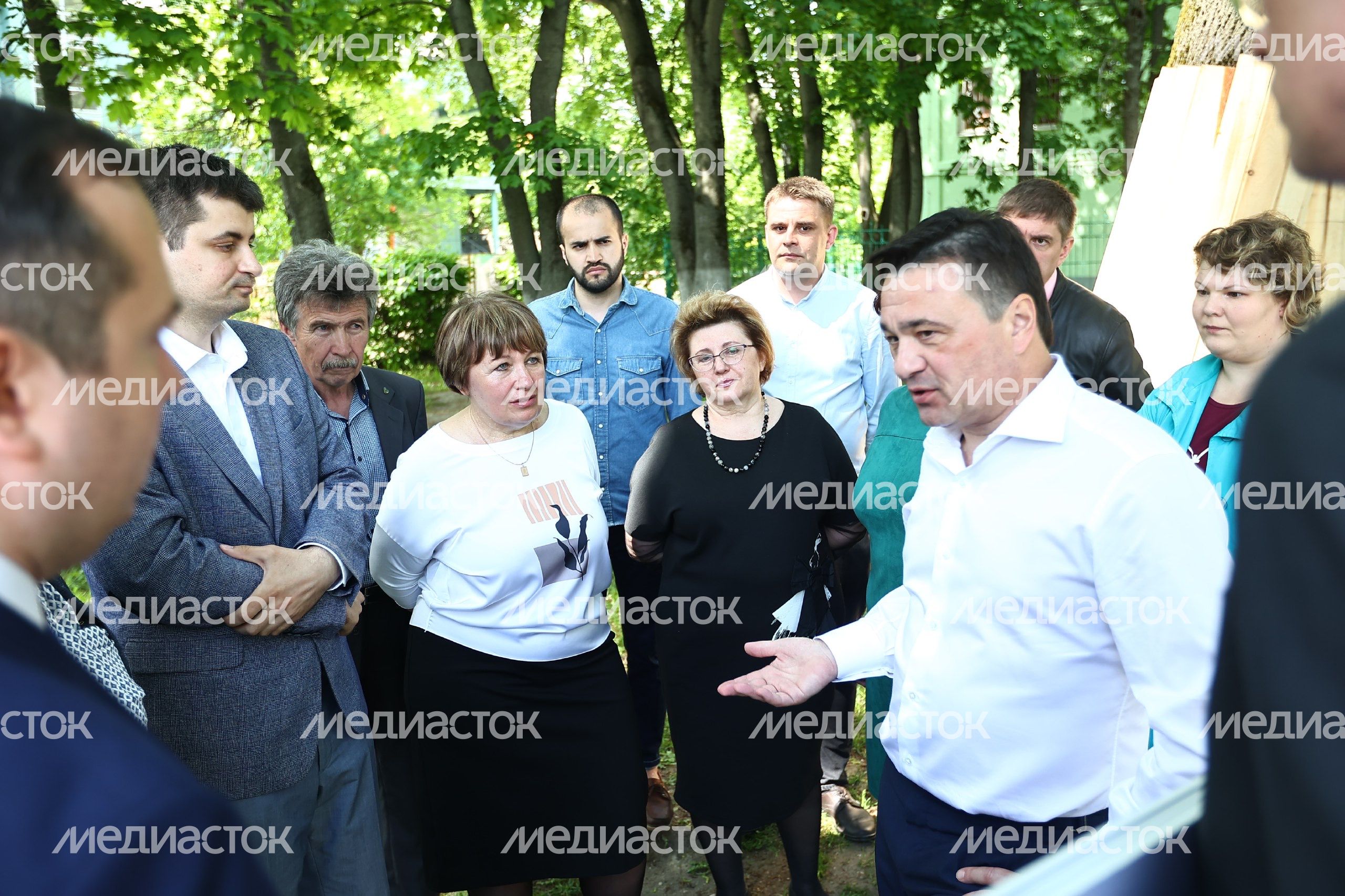Проверка губернатором Подмосковья хода благоустройства парка усадьбы Крафта в Королеве