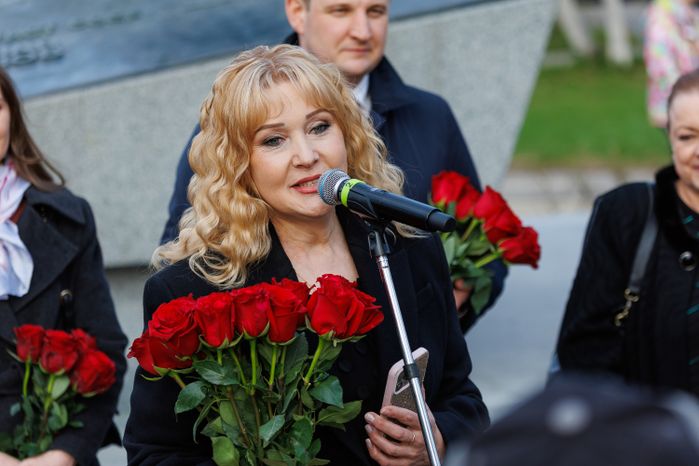Анна - дочь Вячеслава Тихонова - на открытии Международного кинофестиваля «17 мгновений…» в Павловском Посаде