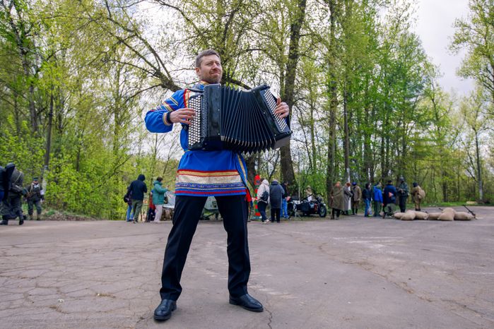 Военно-историческая реконструкция "Успех в единстве поколений" в Химках