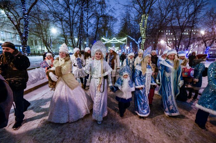 Парад Снегурочек в Москве