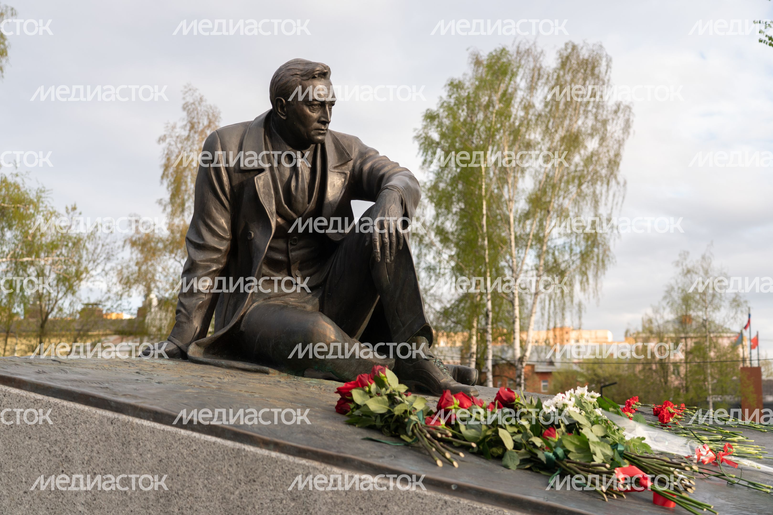 Памятник Вячеславу Тихонову