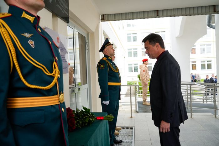 Андрей Воробьев открыл в Подольске мемориальную доску Героя РФ Артема Щукина