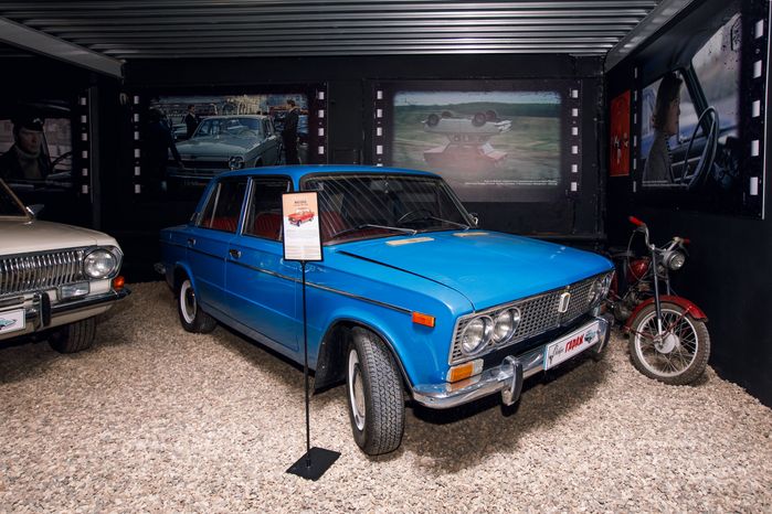 Советский автомобиль ВАЗ-2103 «Жигули» в музее «Ретро-гараж» в Сергиевом Посаде