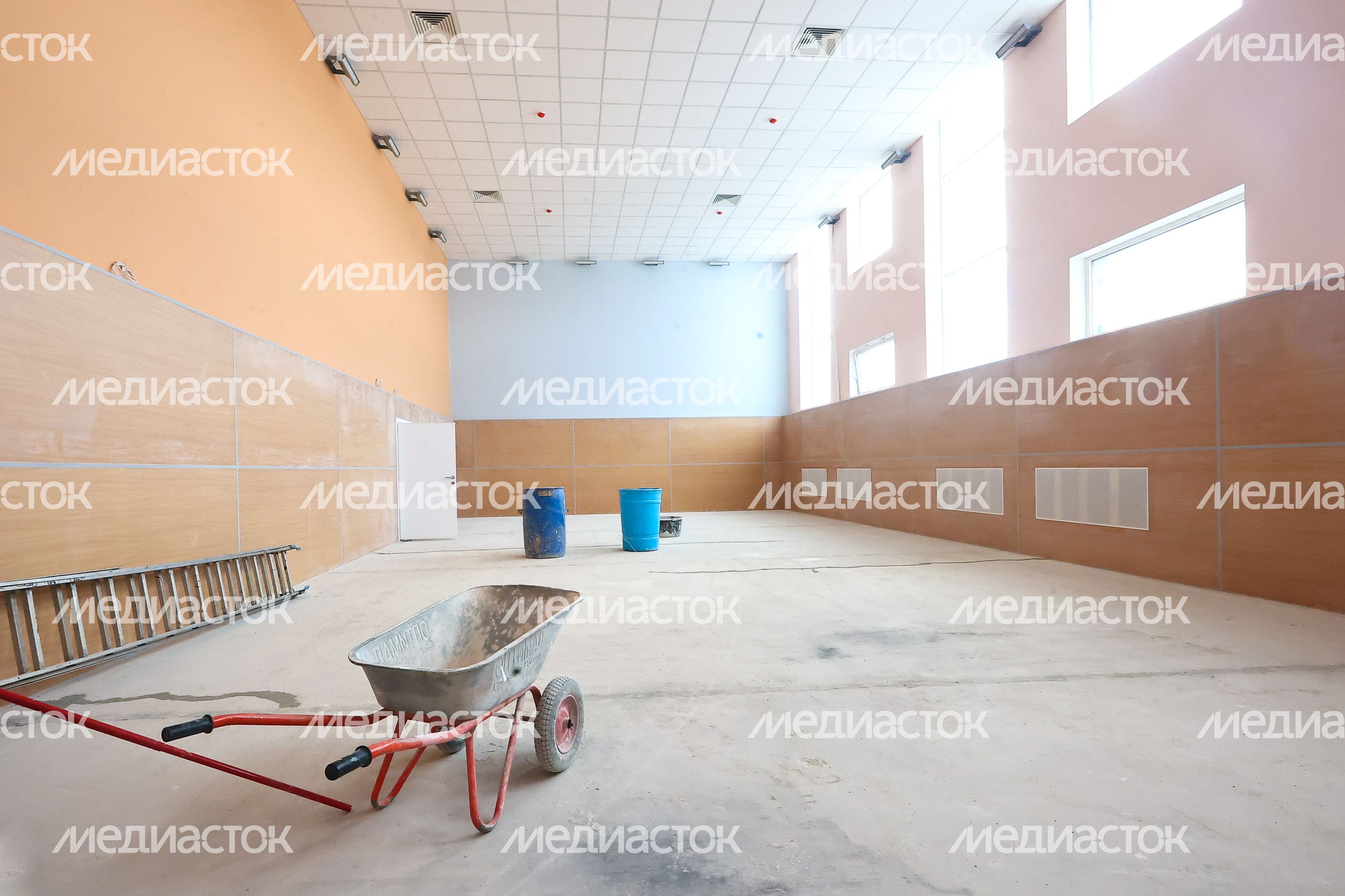 Проверка хода строительства школы в Тучкове Губернатором Подмосковья