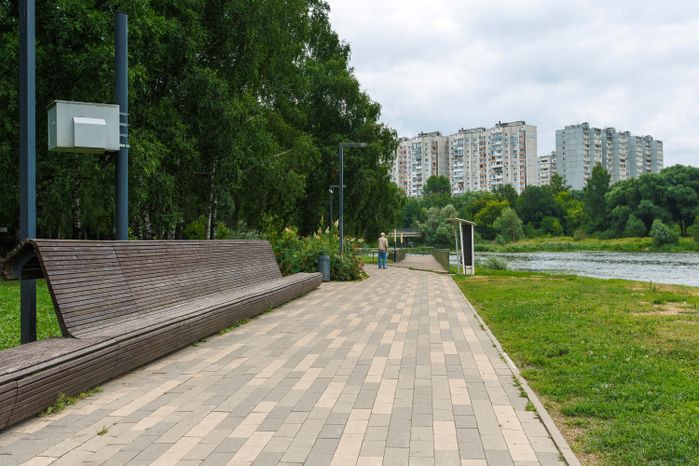 Лето в парке «Солнечная» у реки Пехорка в микрорайоне Новый Свет Балашихи