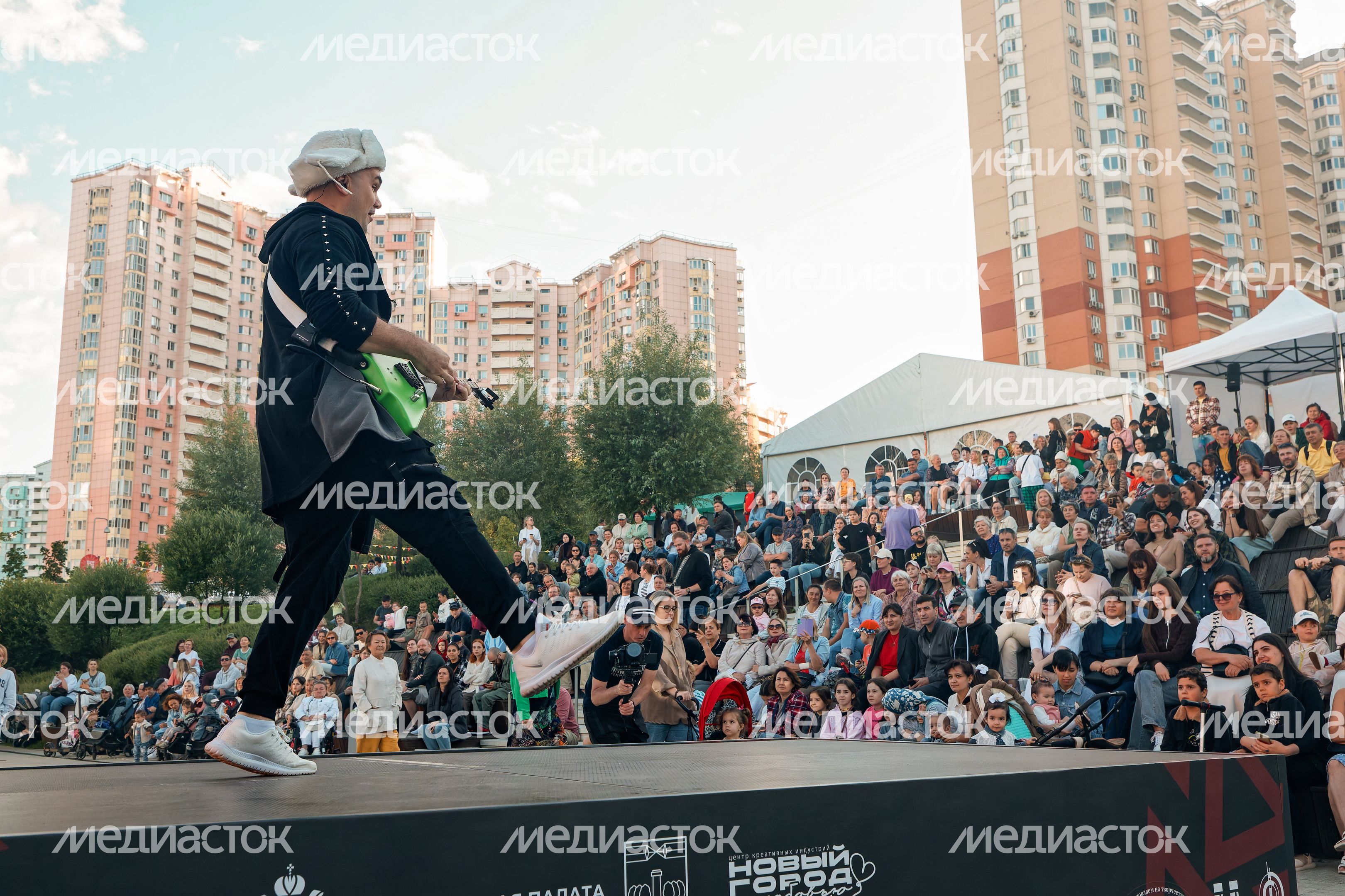 Московский дуэт «Богатые и знаменитые» стал лауреатом II степени конкурса современной этнической музыки Московский дуэт «Богатые и знаменитые» стал лауреатом II степени конкурса современной этнической музыки