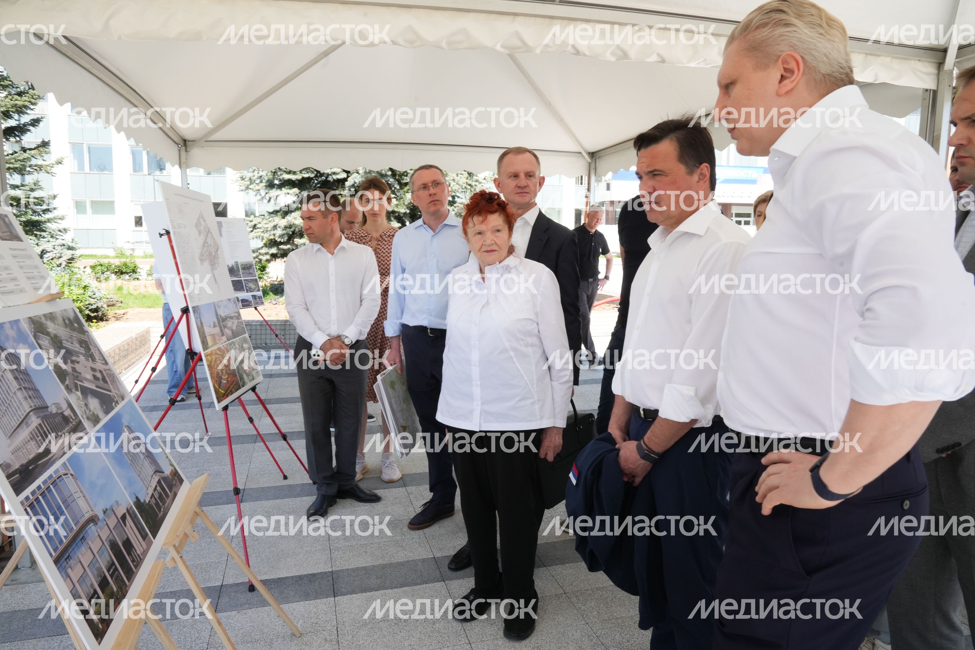 Андрей Воробьев проверил реконструкцию Центральной площади в Одинцове Андрей Воробьев проверил реконструкцию Центральной площади в Одинцове
