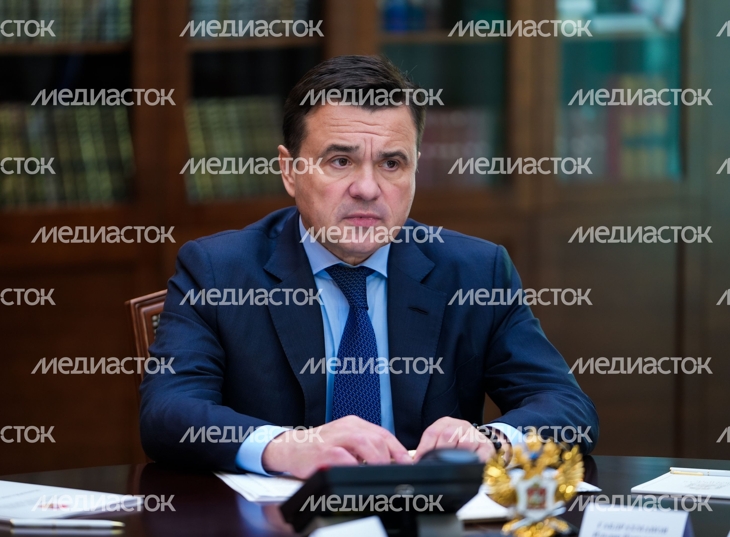 Андрей Воробьев обсудил на оперативном совещании подготовку к отопительному сезону и ограничения на работу мигрантов Андрей Воробьев обсудил на оперативном совещании подготовку к отопительному сезону и ограничения на работу мигрантов