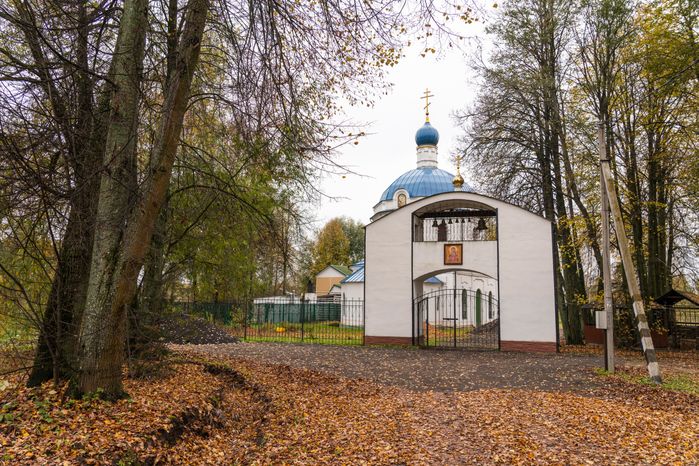 Церковь Воскресения Христова в деревне Ботово Волоколамского округа