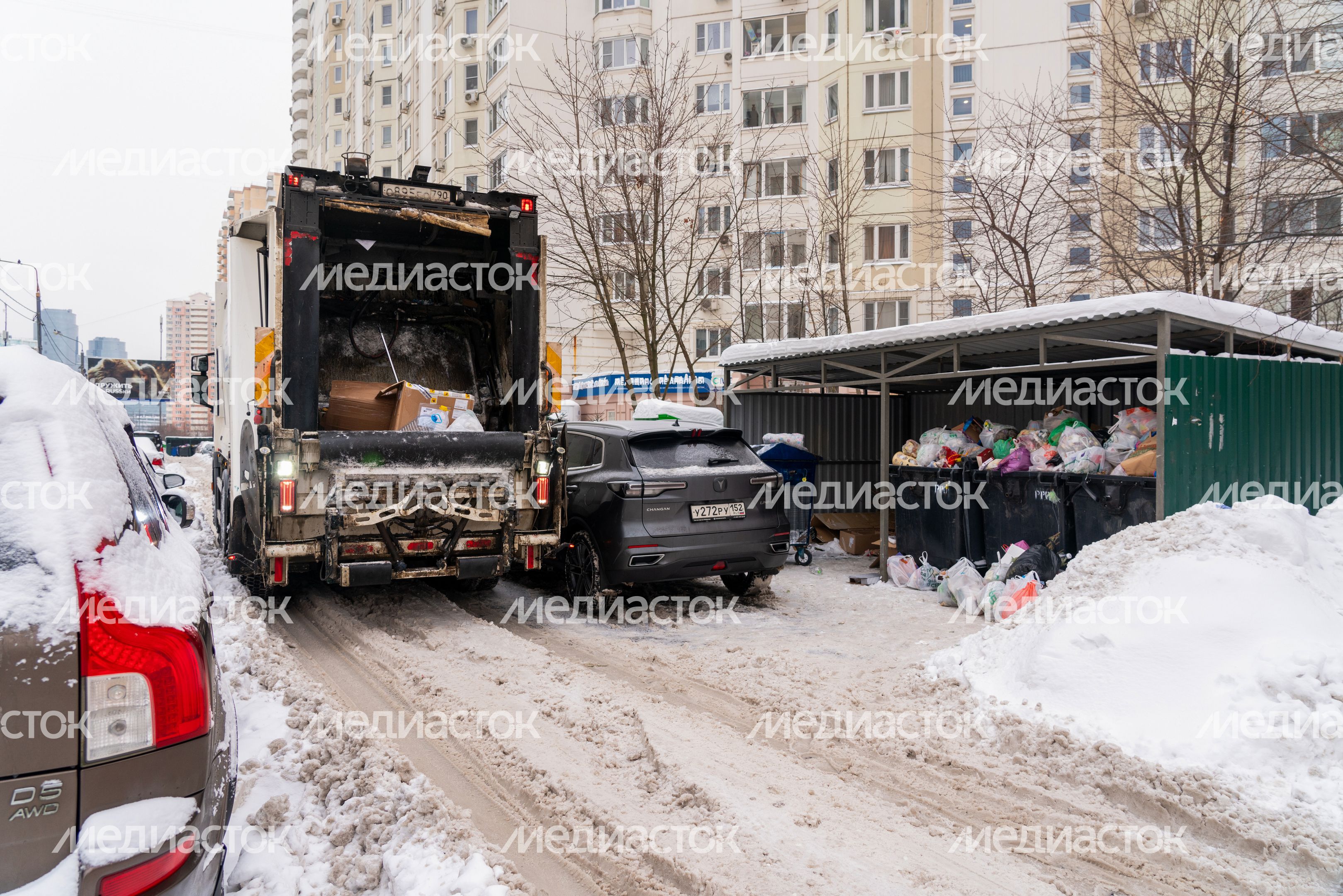 Работа мусоровозов зимой в Красногорске Работа мусоровозов зимой в Красногорске