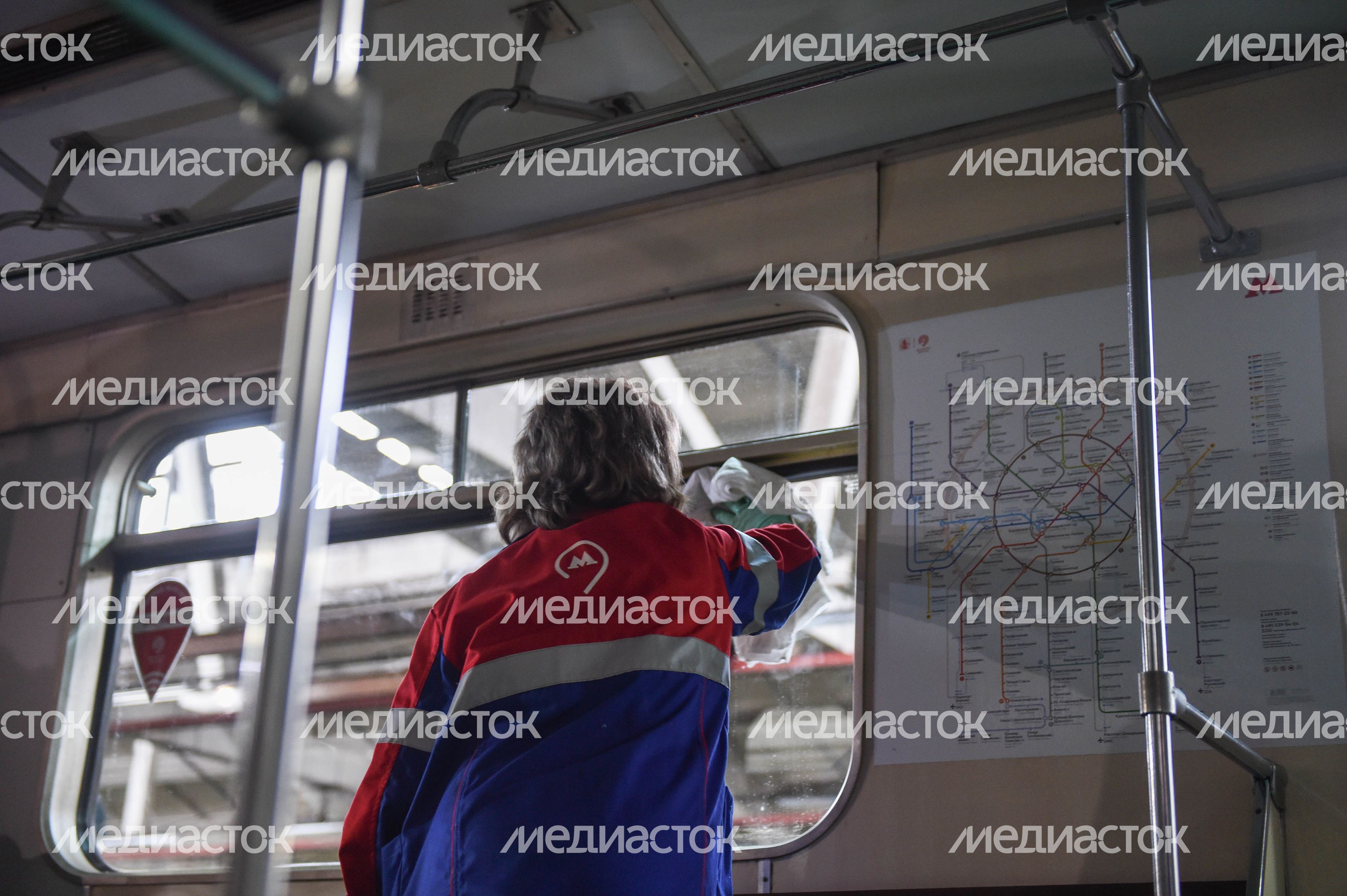 Кварцевание и мытье вагонов метро