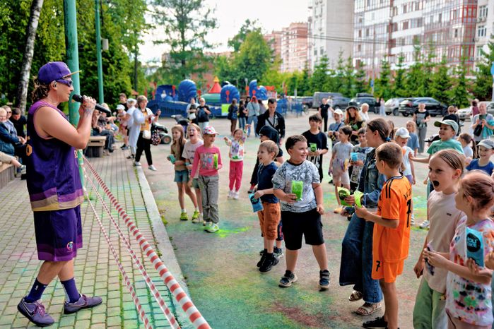 Яркий фестиваль красок в Видном Ленинского округа