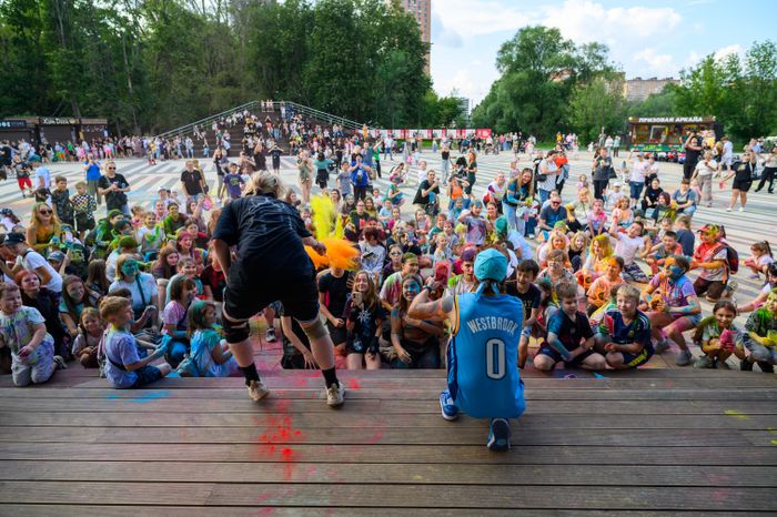 Фестиваль красок Holi Dance в Наташинском парке в Люберцах